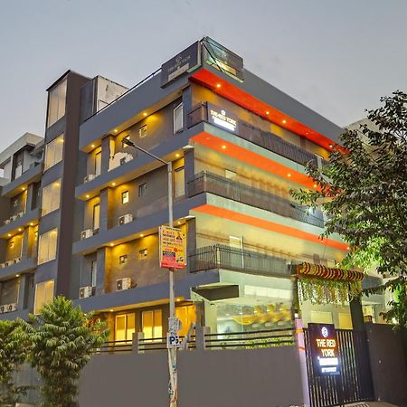 Hotel Red York By Byob Hotels Нойда Екстер'єр фото