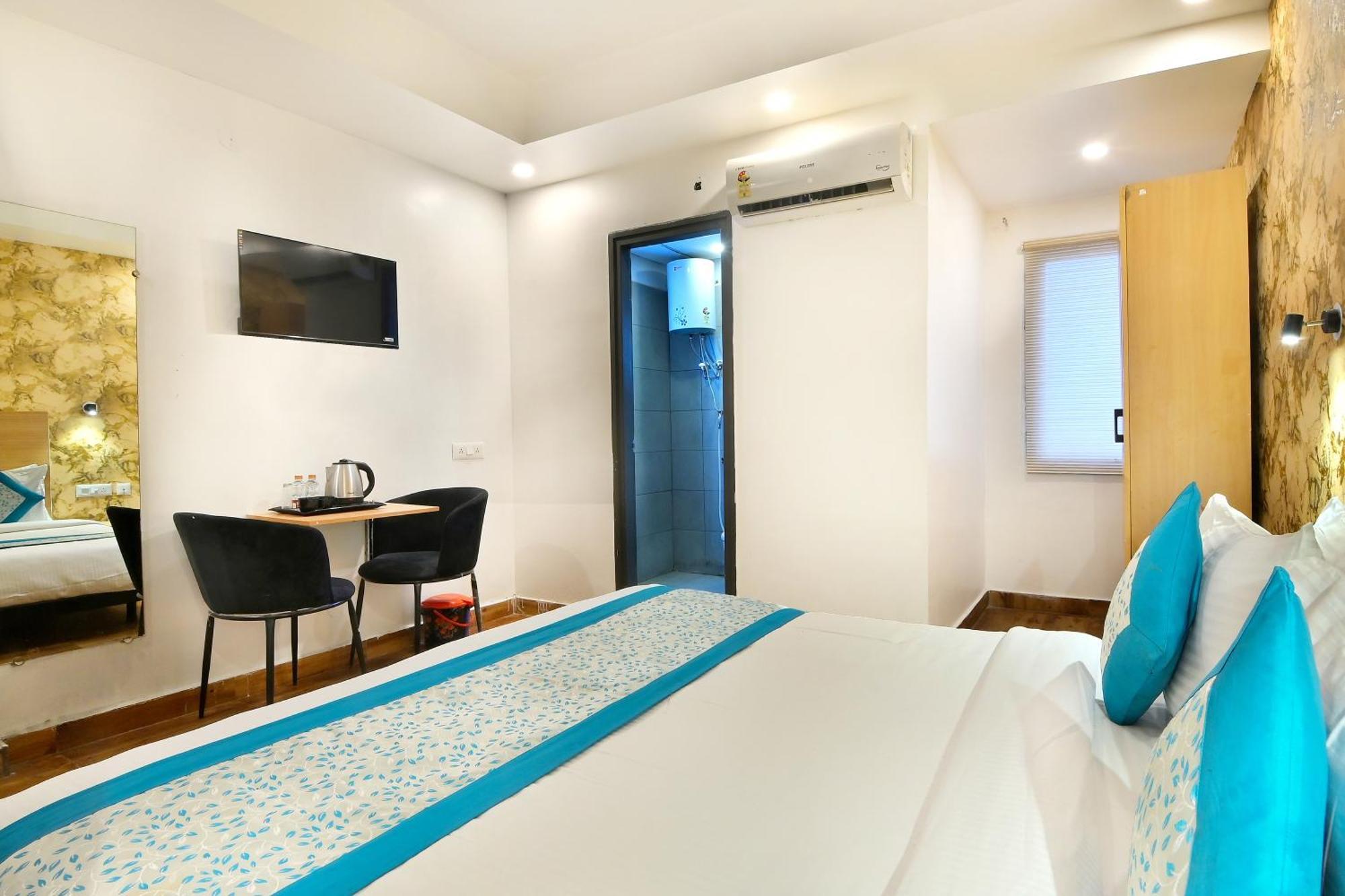 Hotel Red York By Byob Hotels Нойда Екстер'єр фото