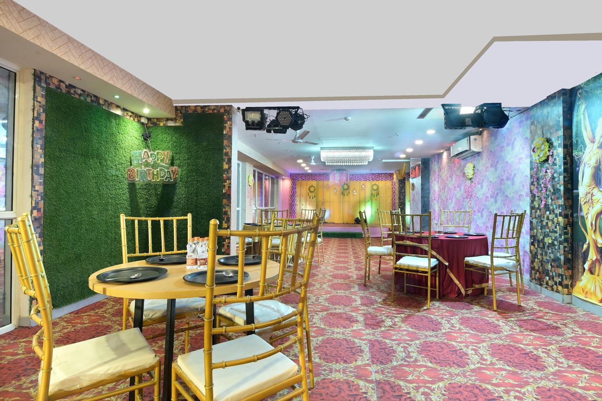 Hotel Red York By Byob Hotels Нойда Екстер'єр фото