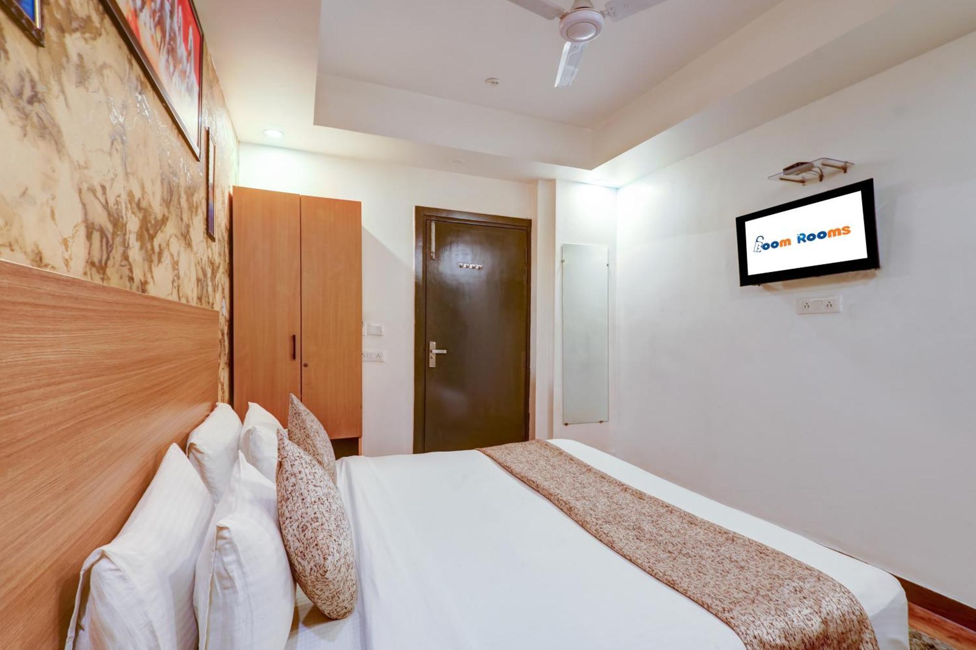 Hotel Red York By Byob Hotels Нойда Екстер'єр фото