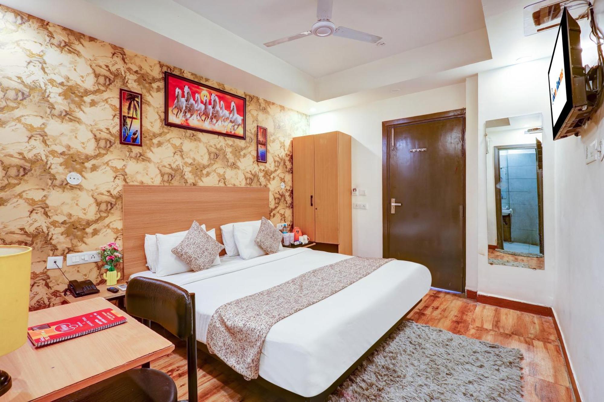 Hotel Red York By Byob Hotels Нойда Екстер'єр фото