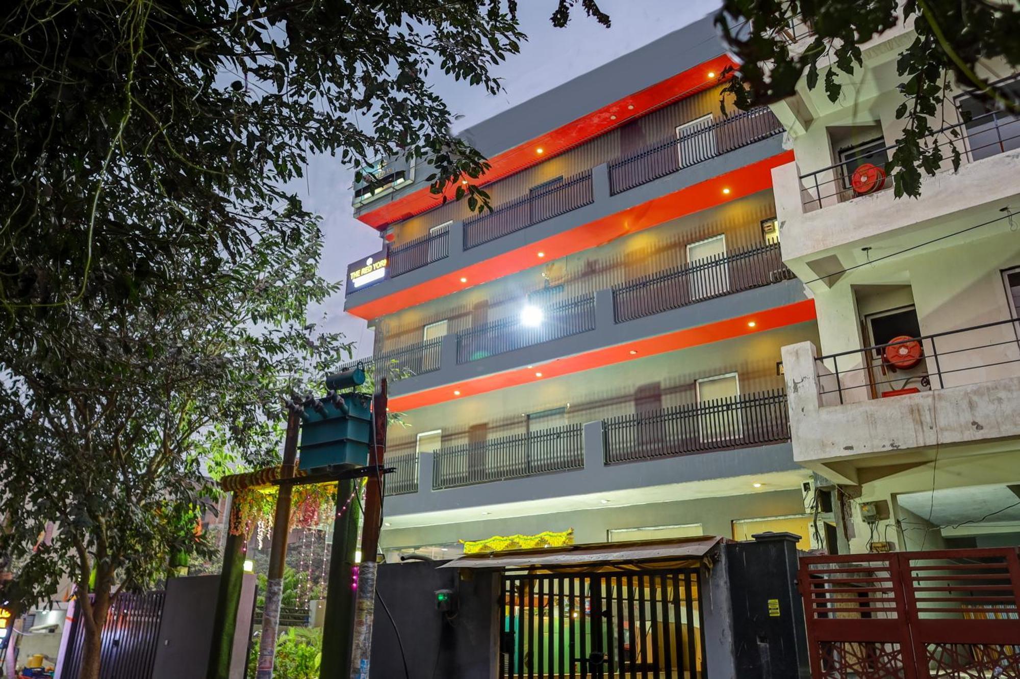 Hotel Red York By Byob Hotels Нойда Екстер'єр фото