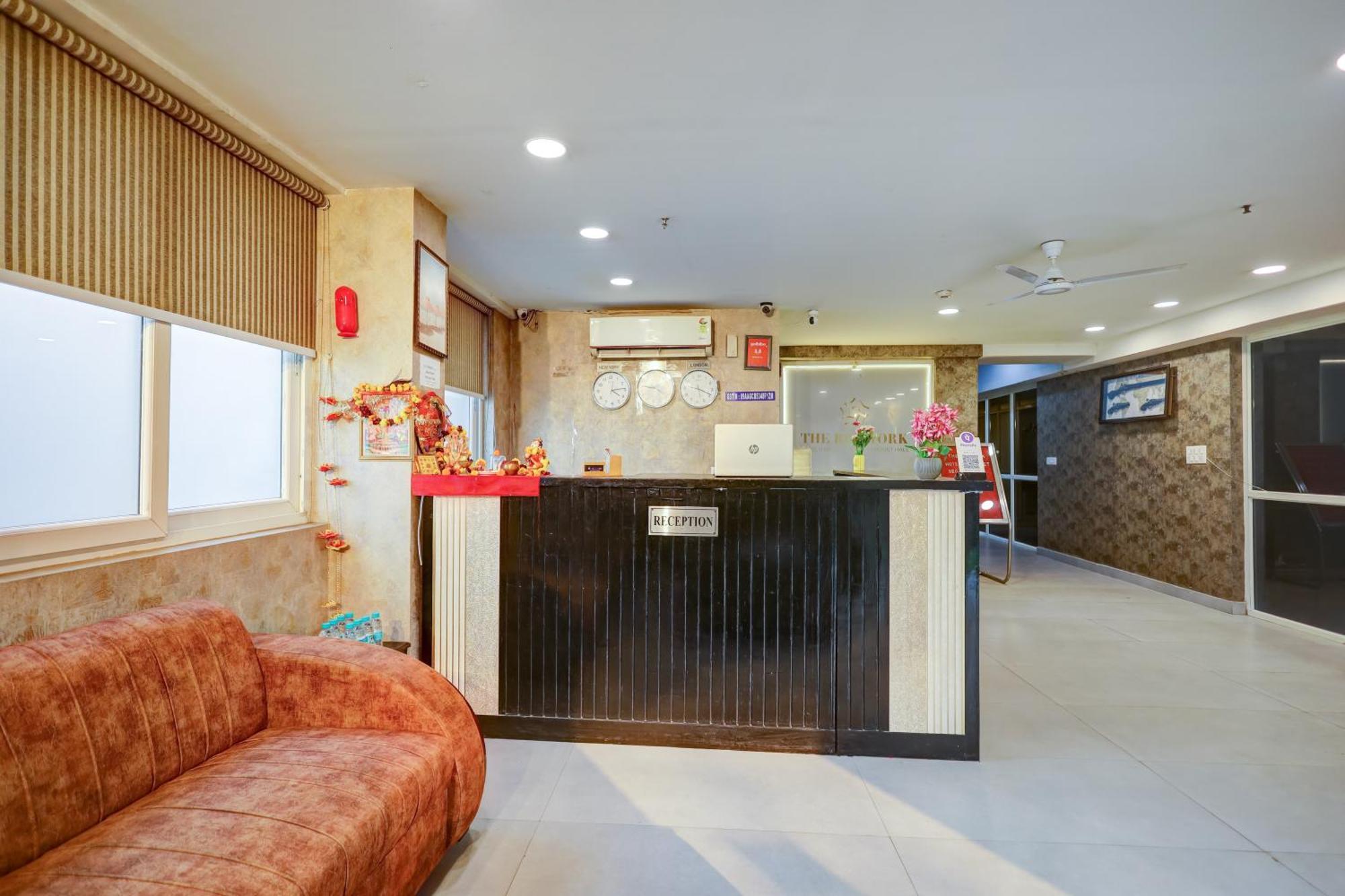 Hotel Red York By Byob Hotels Нойда Екстер'єр фото