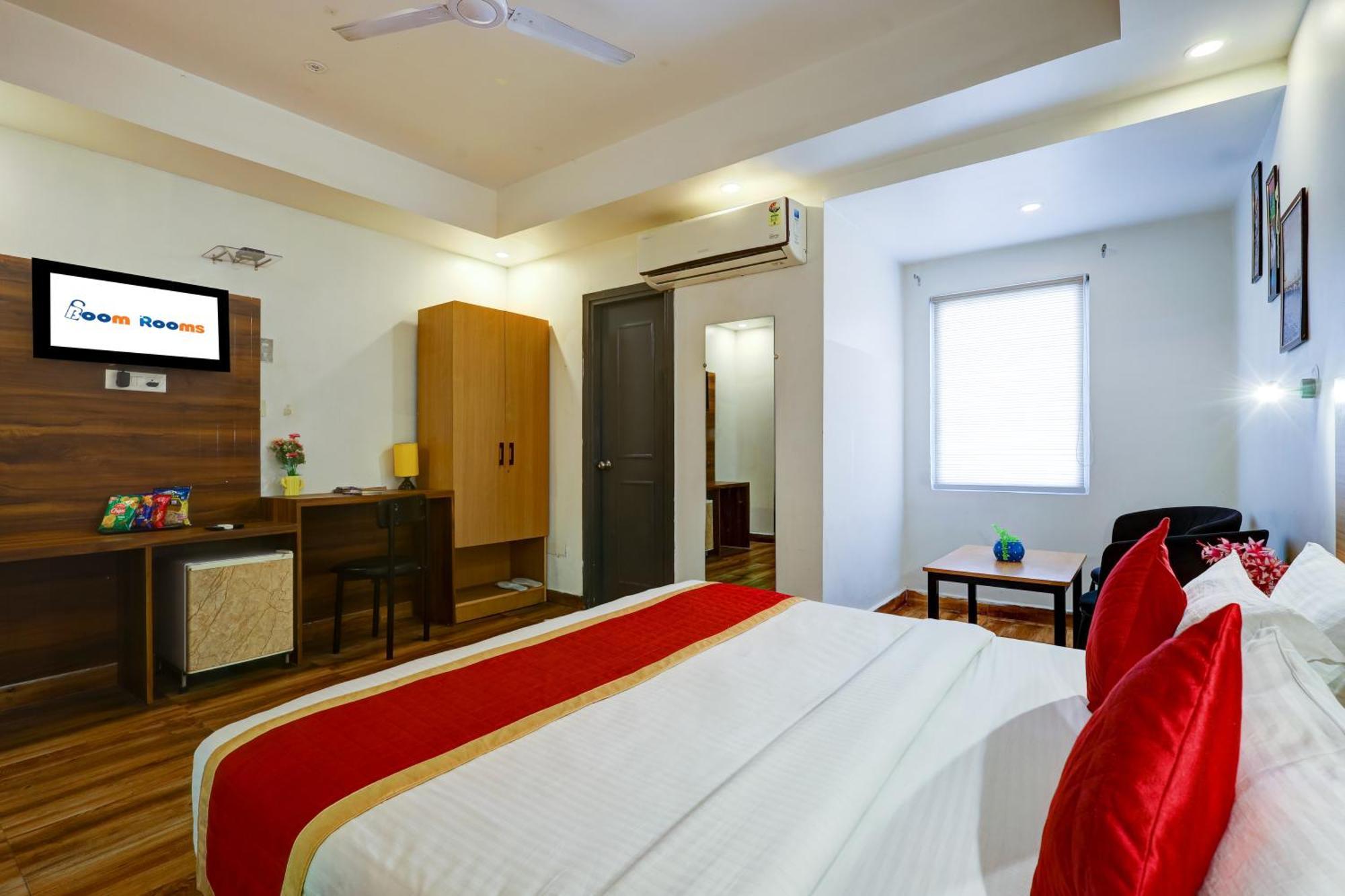 Hotel Red York By Byob Hotels Нойда Екстер'єр фото